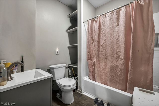 6904 Lawn Avenue, Cleveland, OH 44102