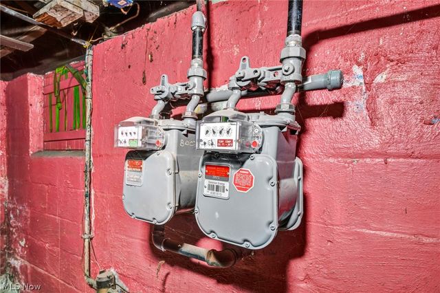 6904 Lawn Avenue, Cleveland, OH 44102