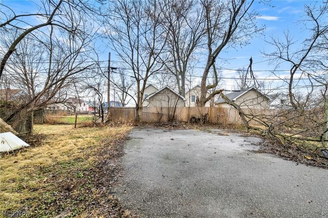 6904 Lawn Avenue, Cleveland, OH 44102