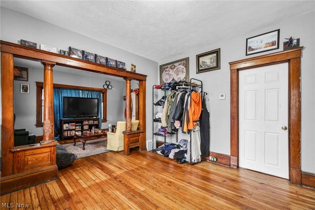 6904 Lawn Avenue, Cleveland, OH 44102