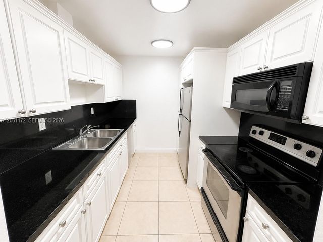 10800 N Kendall Dr O6, Miami, FL 33176