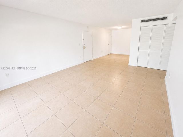 10800 N Kendall Dr O6, Miami, FL 33176