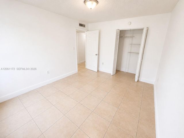 10800 N Kendall Dr O6, Miami, FL 33176