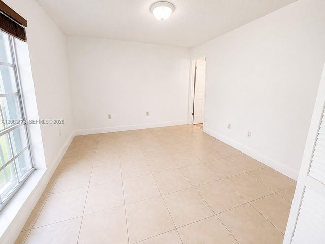 10800 N Kendall Dr O6, Miami, FL 33176