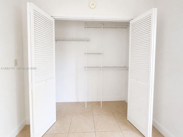 10800 N Kendall Dr O6, Miami, FL 33176