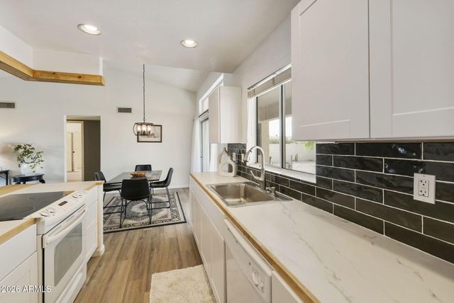 11135 E ELMHURST Drive, Sun Lakes, AZ 85248