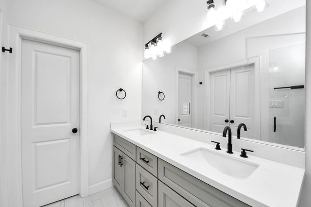 8316 Corinth Street c, Houston, TX 77051