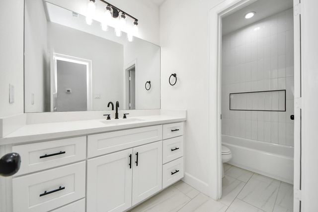 8316 Corinth Street c, Houston, TX 77051