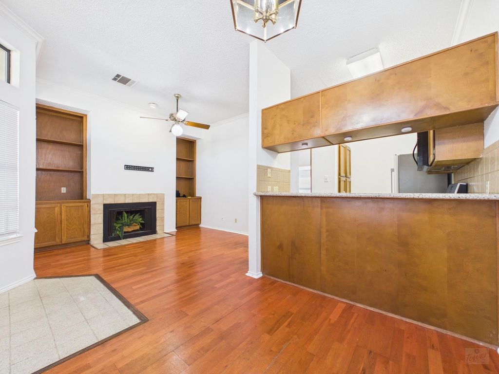 2802 Nueces ST 303, Austin, TX 78705
