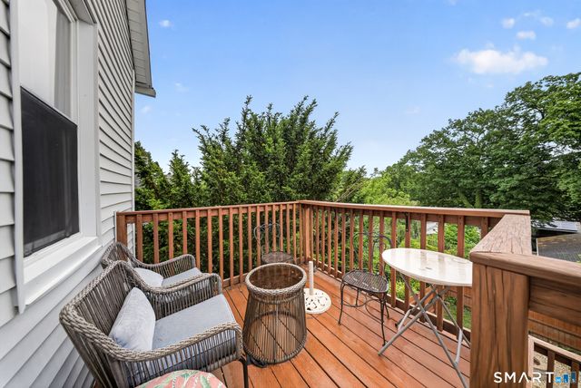 241 Old Stratfield Road, Fairfield, CT 06825
