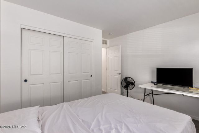 8569 W Amazilia Place, Tucson, AZ 85757