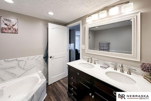 212 W Meigs Street, Valley, NE 68064