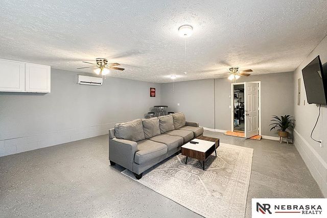 212 W Meigs Street, Valley, NE 68064