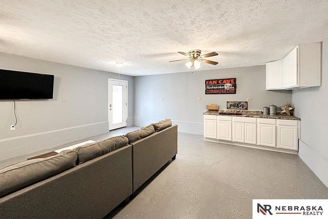 212 W Meigs Street, Valley, NE 68064