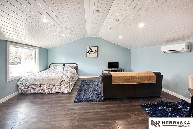 212 W Meigs Street, Valley, NE 68064