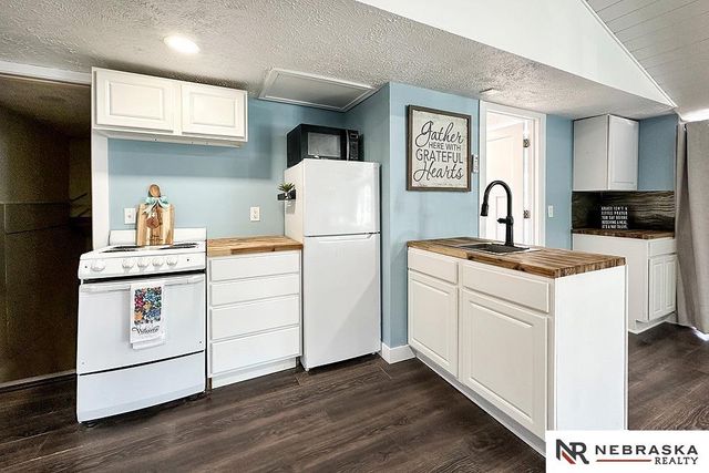 212 W Meigs Street, Valley, NE 68064