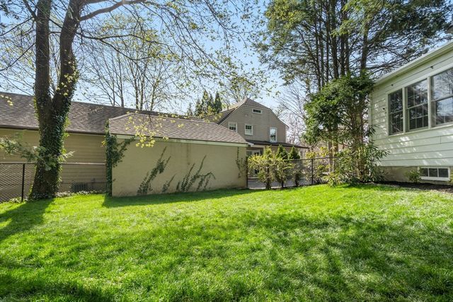 38 Wachusett Rd, Newton, MA 02467