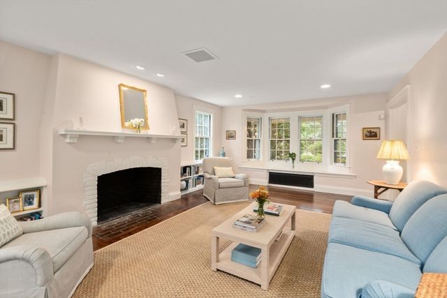 38 Wachusett Rd, Newton, MA 02467