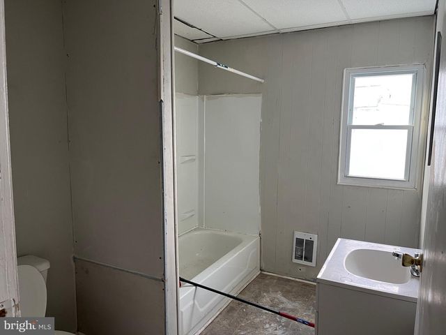 225 W CENTRE ST, Shenandoah, PA 17976