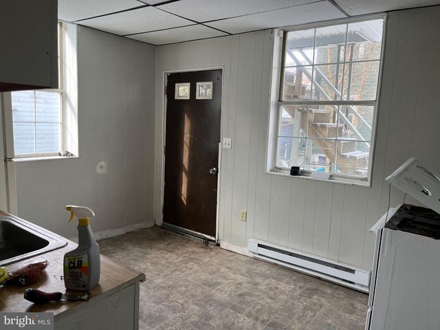 225 W CENTRE ST, Shenandoah, PA 17976
