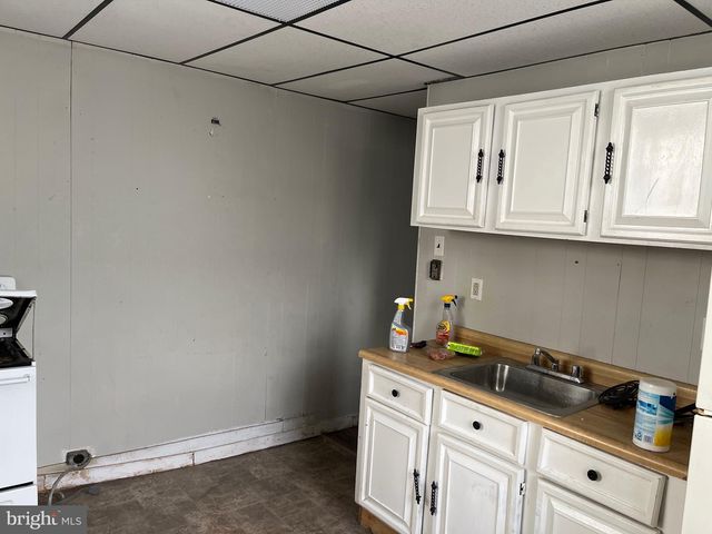 225 W CENTRE ST, Shenandoah, PA 17976
