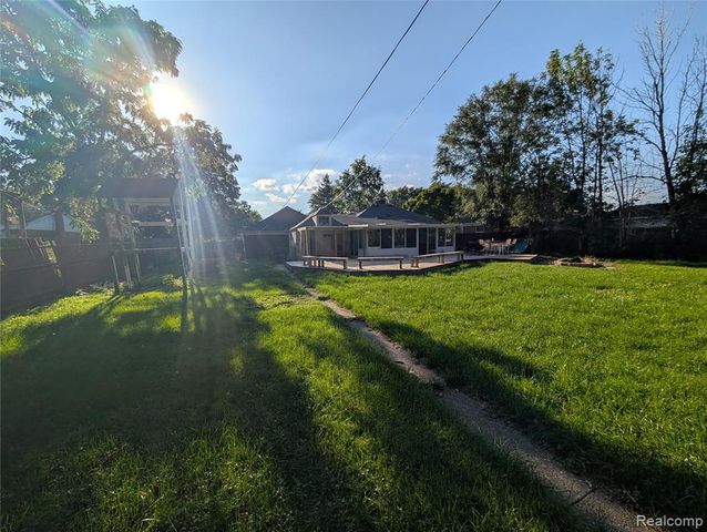 28212 Shock Street, Saint Clair Shores, MI 48081