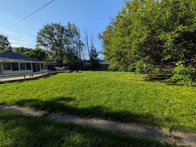 28212 Shock Street, Saint Clair Shores, MI 48081