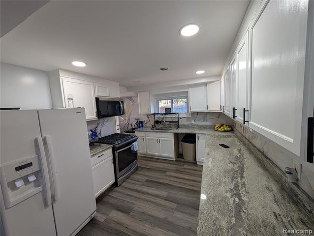28212 Shock Street, Saint Clair Shores, MI 48081