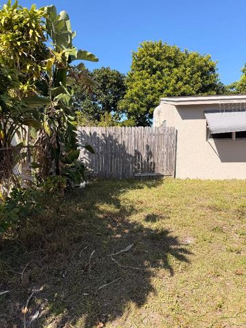 431 Pensacola Drive, Lake Worth, FL 33462