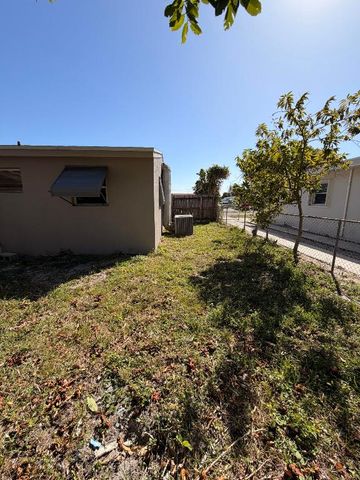 431 Pensacola Drive, Lake Worth, FL 33462