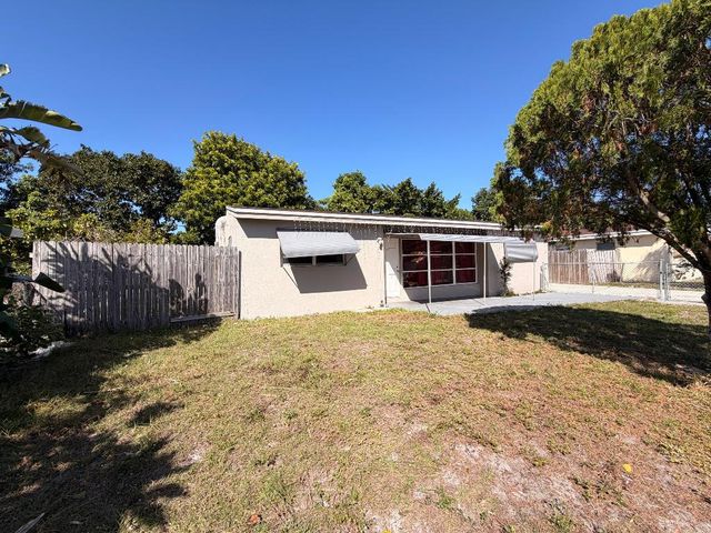 431 Pensacola Drive, Lake Worth, FL 33462