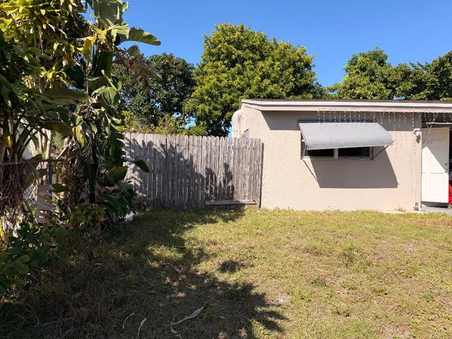 431 Pensacola Drive, Lake Worth, FL 33462