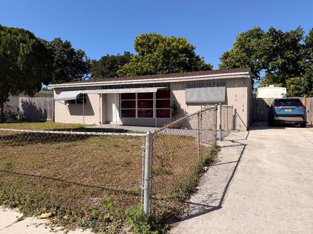 431 Pensacola Drive, Lake Worth, FL 33462