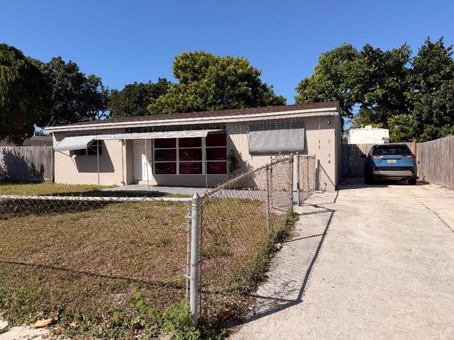 431 Pensacola Drive, Lake Worth, FL 33462