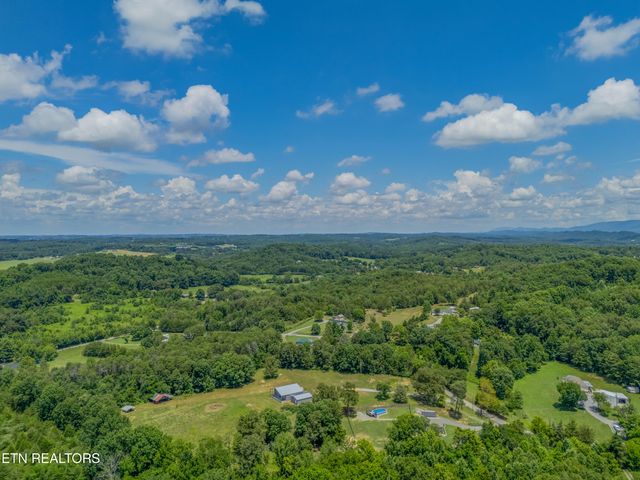 1607 Tom Mccall Rd, Maryville, TN 37801