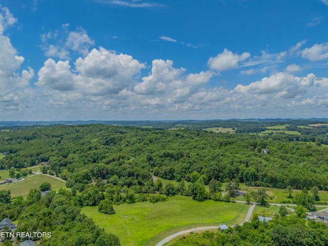 1607 Tom Mccall Rd, Maryville, TN 37801