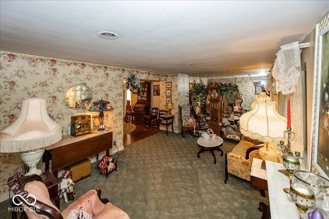 17 S Hough Street, Greenfield, IN 46140