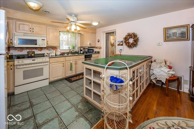 17 S Hough Street, Greenfield, IN 46140