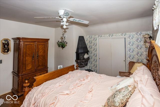 17 S Hough Street, Greenfield, IN 46140