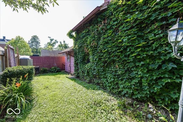 17 S Hough Street, Greenfield, IN 46140