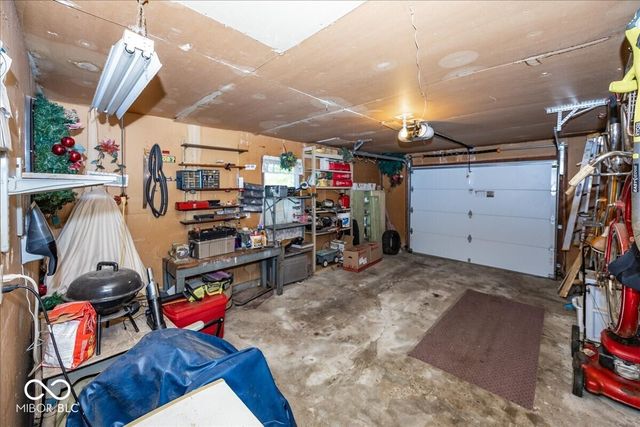 17 S Hough Street, Greenfield, IN 46140