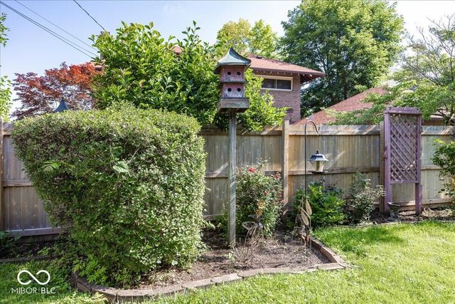 17 S Hough Street, Greenfield, IN 46140