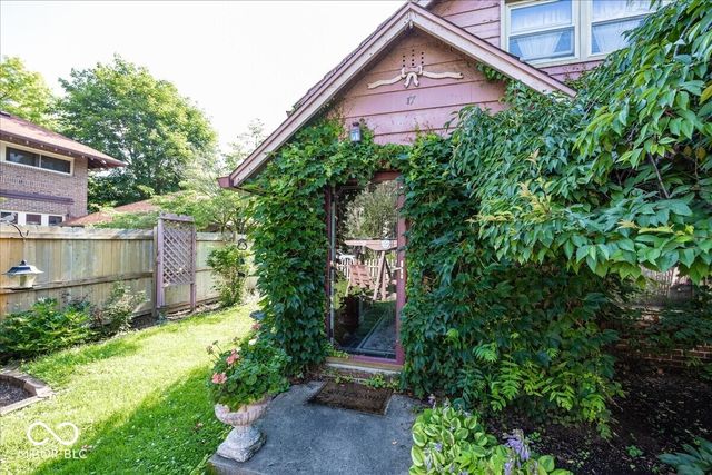 17 S Hough Street, Greenfield, IN 46140