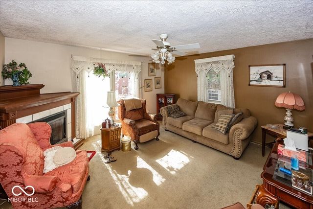 17 S Hough Street, Greenfield, IN 46140