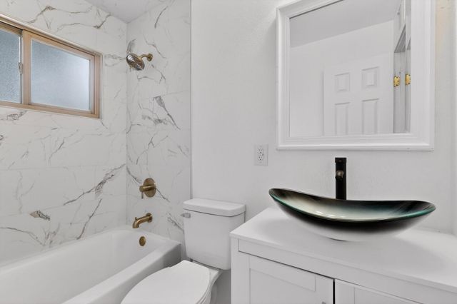1812 Blume Street NE, Albuquerque, NM 87112