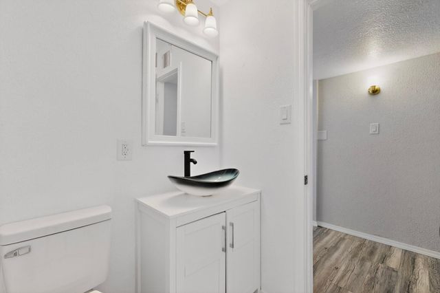 1812 Blume Street NE, Albuquerque, NM 87112