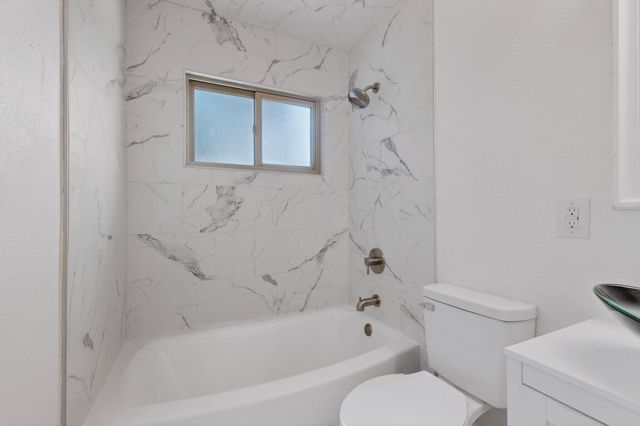 1812 Blume Street NE, Albuquerque, NM 87112