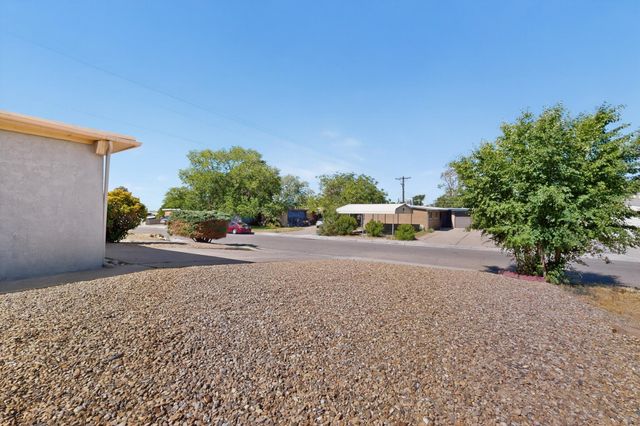 1812 Blume Street NE, Albuquerque, NM 87112