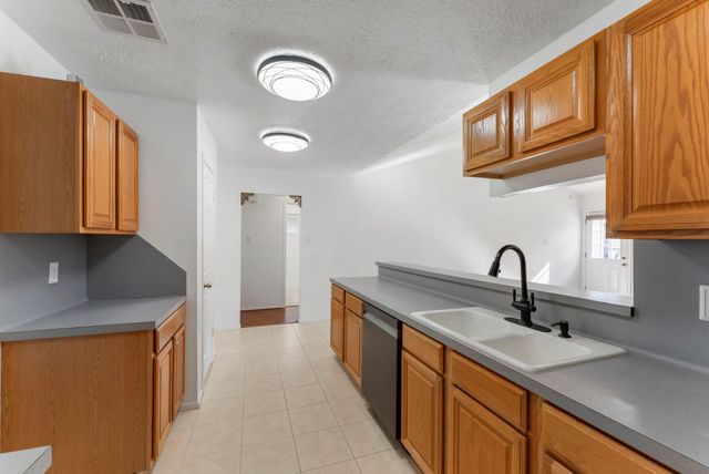 10006 Wren Street, La Porte, TX 77571