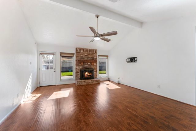 10006 Wren Street, La Porte, TX 77571